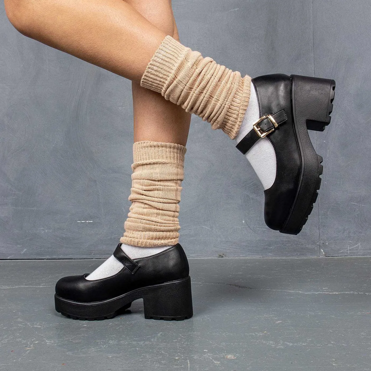 czarne_buty_mary_jane_na_grubej_platformie_7-5.webp Damskie KOI footwear Czarnej Mary Janes^Czarne Buty Mary Jane Na Grubej Platformie