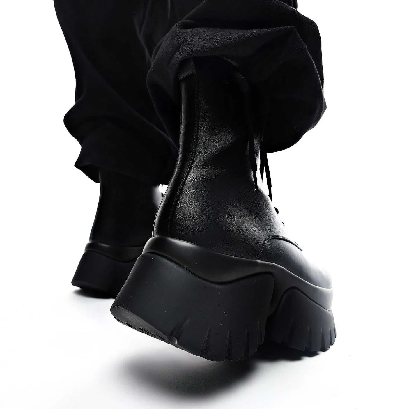 czarne_sznurowane_buty_rancor_vilun_3.webp Damskie KOI footwear Buty Do Kostki^Czarne Sznurowane Buty Rancor Vilun