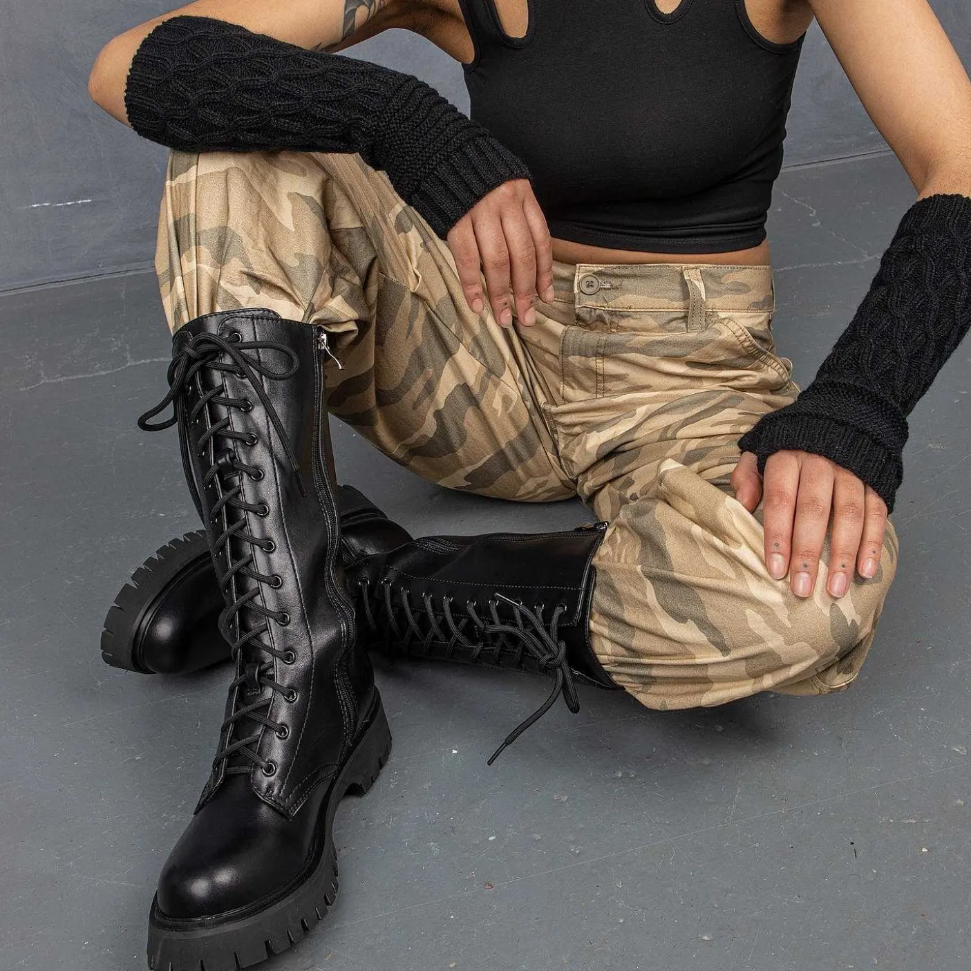 czarne_sznurowane_dlugie_buty_deltora_5.webp Damskie KOI footwear Buty Platformowe^Czarne, Sznurowane, Dlugie Buty Deltora