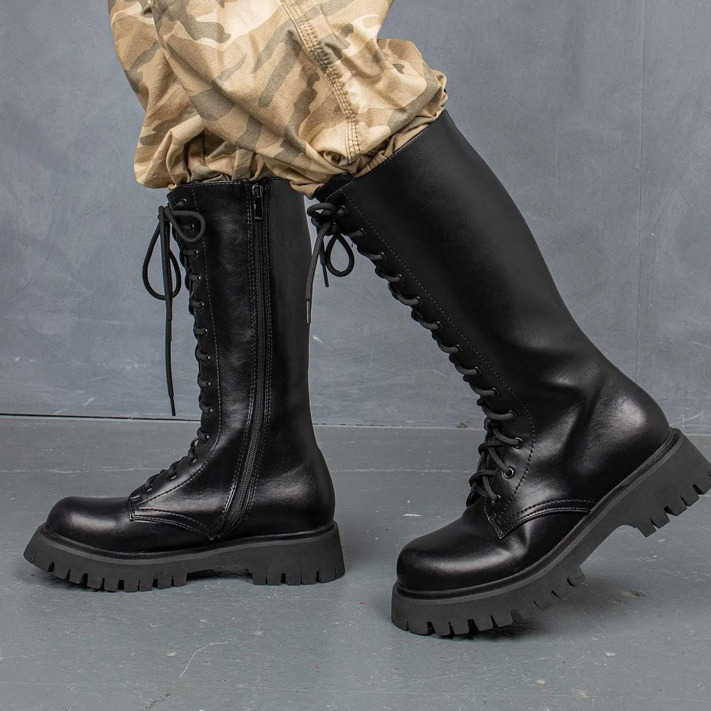 czarne_sznurowane_dlugie_buty_deltora_6.webp Damskie KOI footwear Buty Platformowe^Czarne, Sznurowane, Dlugie Buty Deltora