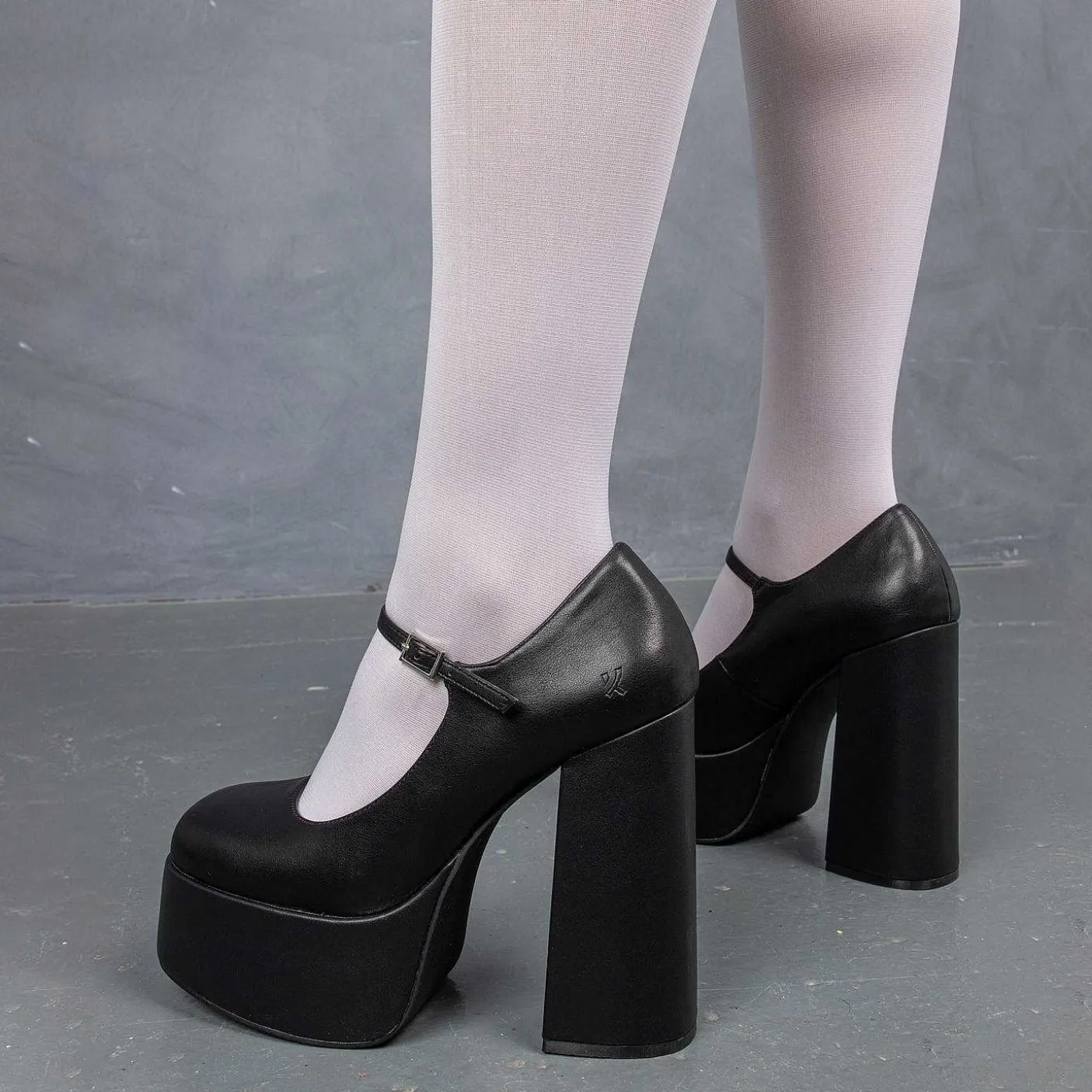 Damskie KOI footwear But Na Obcasie^Czarne Szpilki Na Platformie W Kolorze Ciemnego Kwiatu