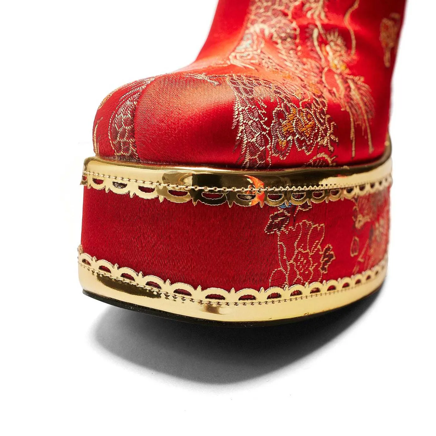 czerwone_buty_na_obcasie_the_ornate_soul_playboy__kolekcja_playboya_x_koi_6.webp Damskie KOI footwear Buty Platformowe^Czerwone Buty Na Obcasie The Ornate Soul Playboy | Kolekcja Playboya X Koi