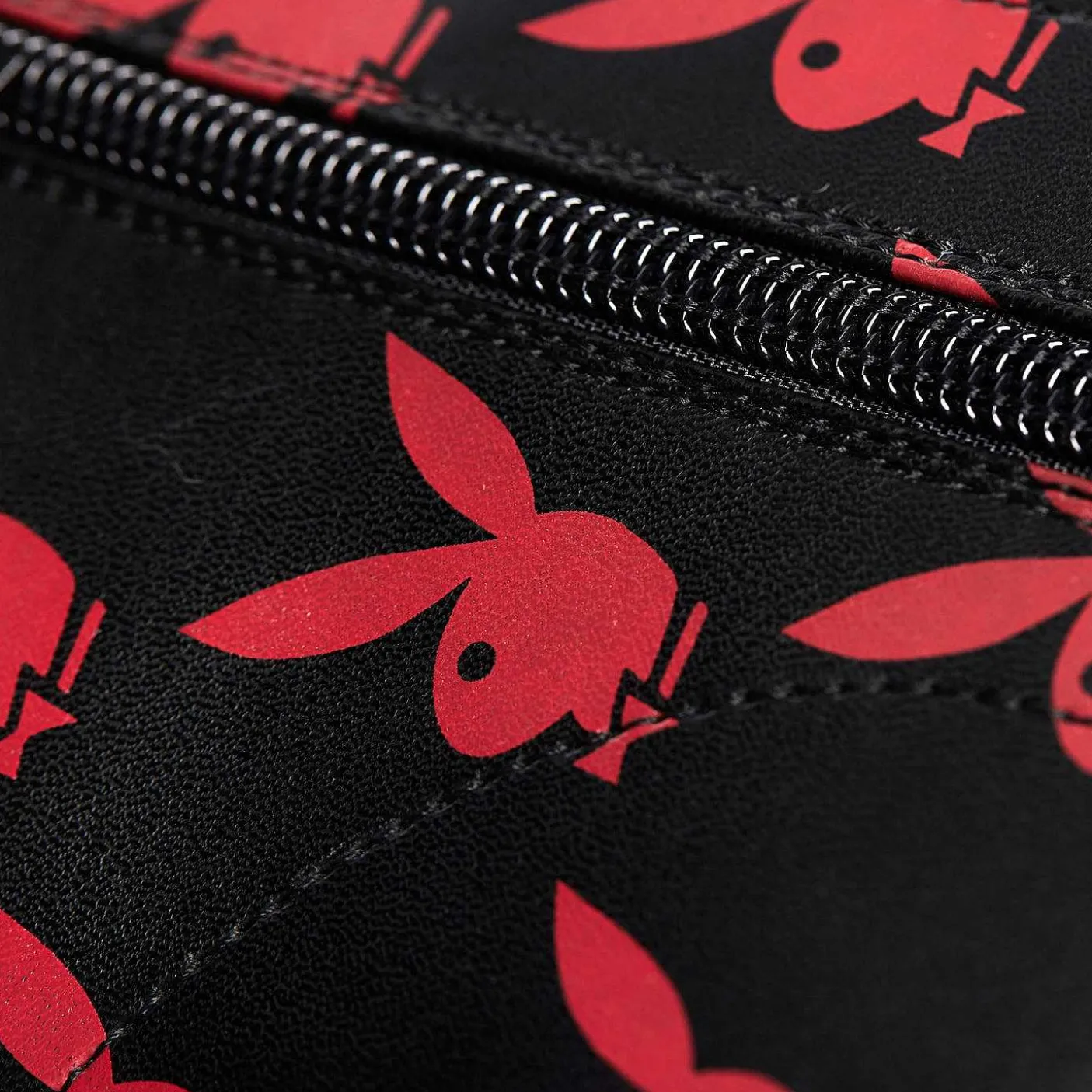 czerwone_buty_switch_playboy_reprise__kolekcja_playboya_x_koi_2.webp Damskie KOI footwear Buty Platformowe^Czerwone Buty Switch Playboy Reprise | Kolekcja Playboya X Koi