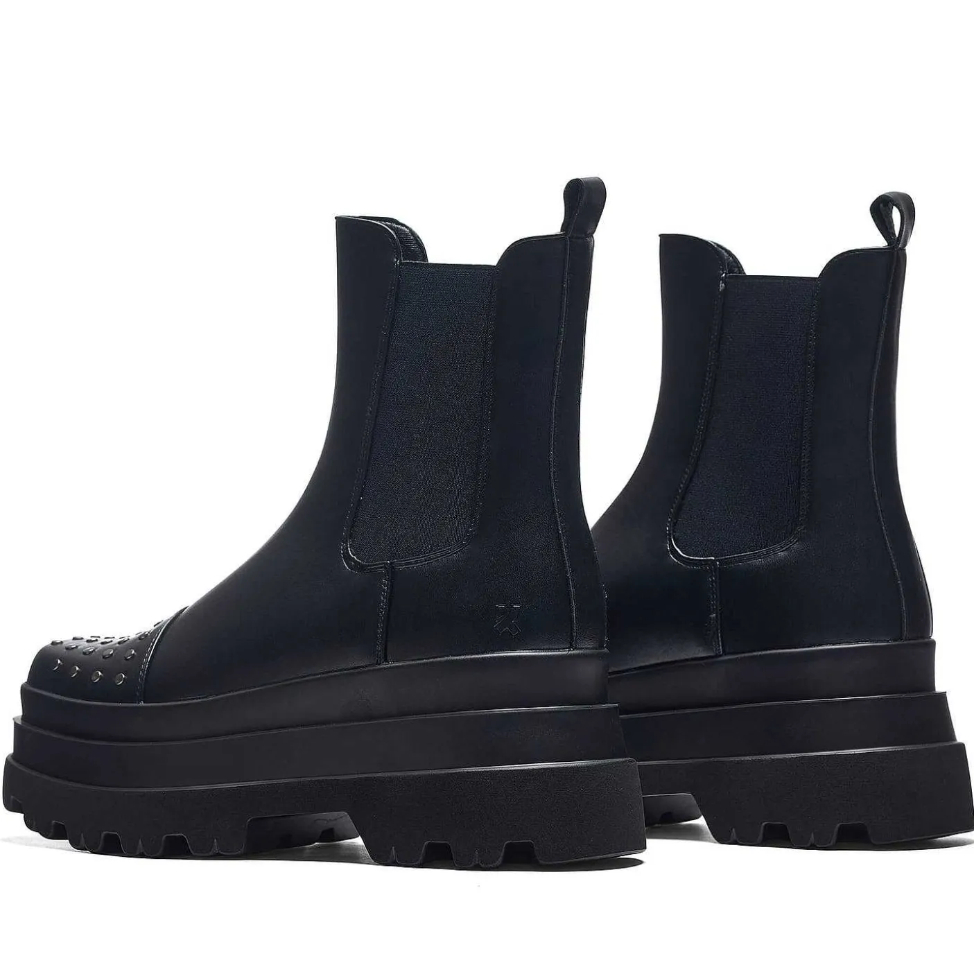 sztyblety_silence_studded_trident__czarne__obuwie_koi_3.webp Damskie KOI footwear Buty Platformowe^Sztyblety Silence Studded Trident - Czarne | Obuwie Koi