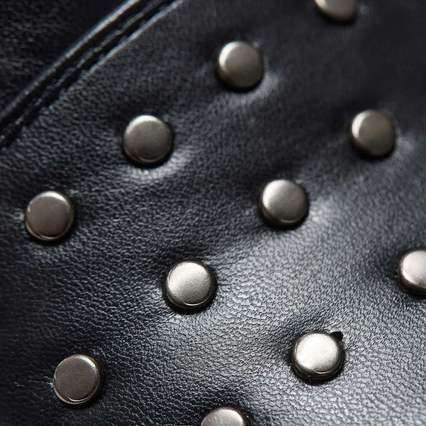 sztyblety_silence_studded_trident__czarne__obuwie_koi_5.webp Damskie KOI footwear Buty Platformowe^Sztyblety Silence Studded Trident - Czarne | Obuwie Koi