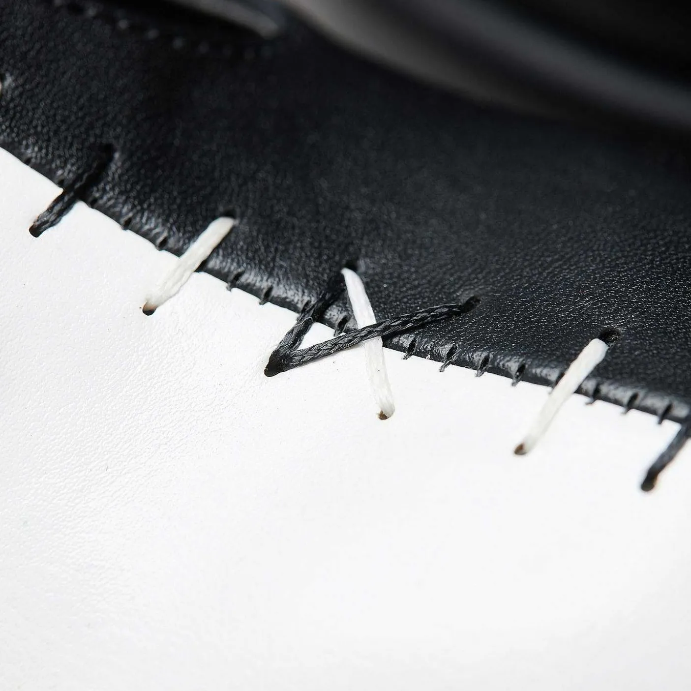 tira_mary_janes_dead_or_alive_edition__obuwie_koi_2.webp Damskie KOI footwear Mary Janes Na Obcasie^Tira Mary Janes „Dead Or Alive Edition" | Obuwie Koi