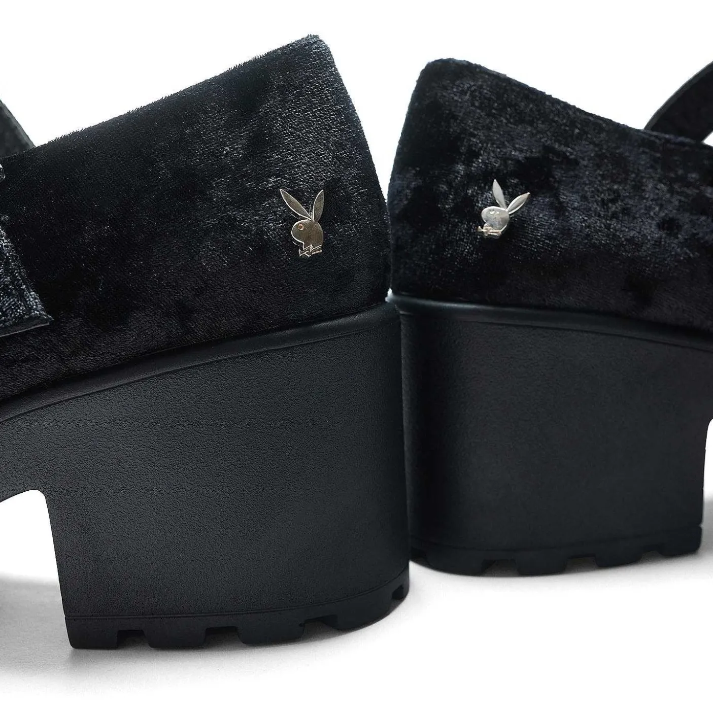tira_playboy_mary_janes_dark_vigilante_edition__playboya_x_koi_4.webp Damskie KOI footwear Mary Janes Na Obcasie^Tira Playboy Mary Janes „Dark Vigilante Edition" | Playboya X Koi