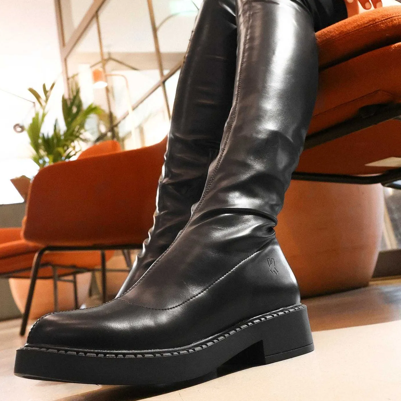 wysokie_buty_za_kolano_commander_w_duzych_rozmiarach_10.webp Damskie KOI footwear Grube Buty^Wysokie Buty Za Kolano Commander W Duzych Rozmiarach