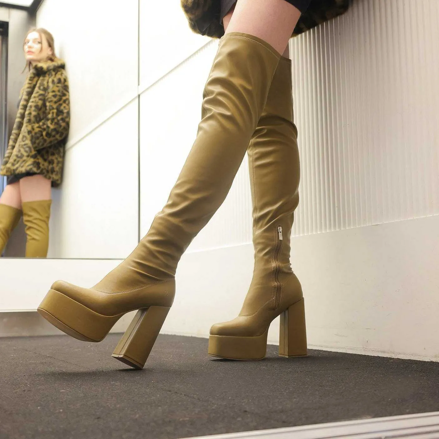 wysokie_buty_za_kolano_the_redemption_khaki_5.webp Damskie KOI footwear Buty Na Obcasie^Wysokie Buty Za Kolano The Redemption Khaki